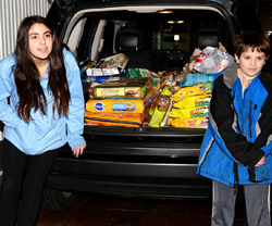 Eden's Mitzvah Project - Helping Keep Pets and Their People Together